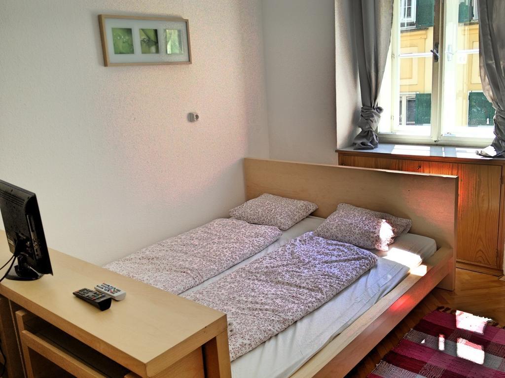 Apartment Jakominiplatz Γκρατς Δωμάτιο φωτογραφία